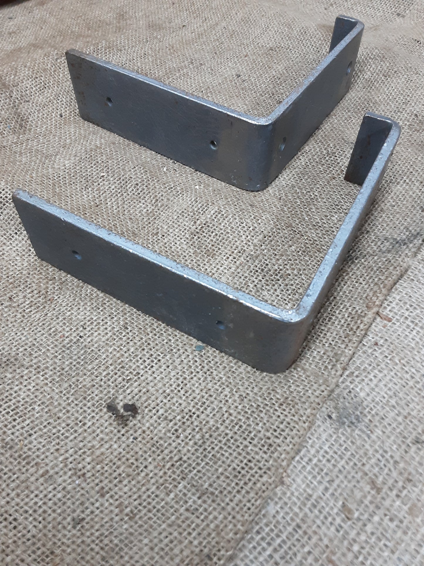 Steel Shelf Bracket Hanging Lipped 6"