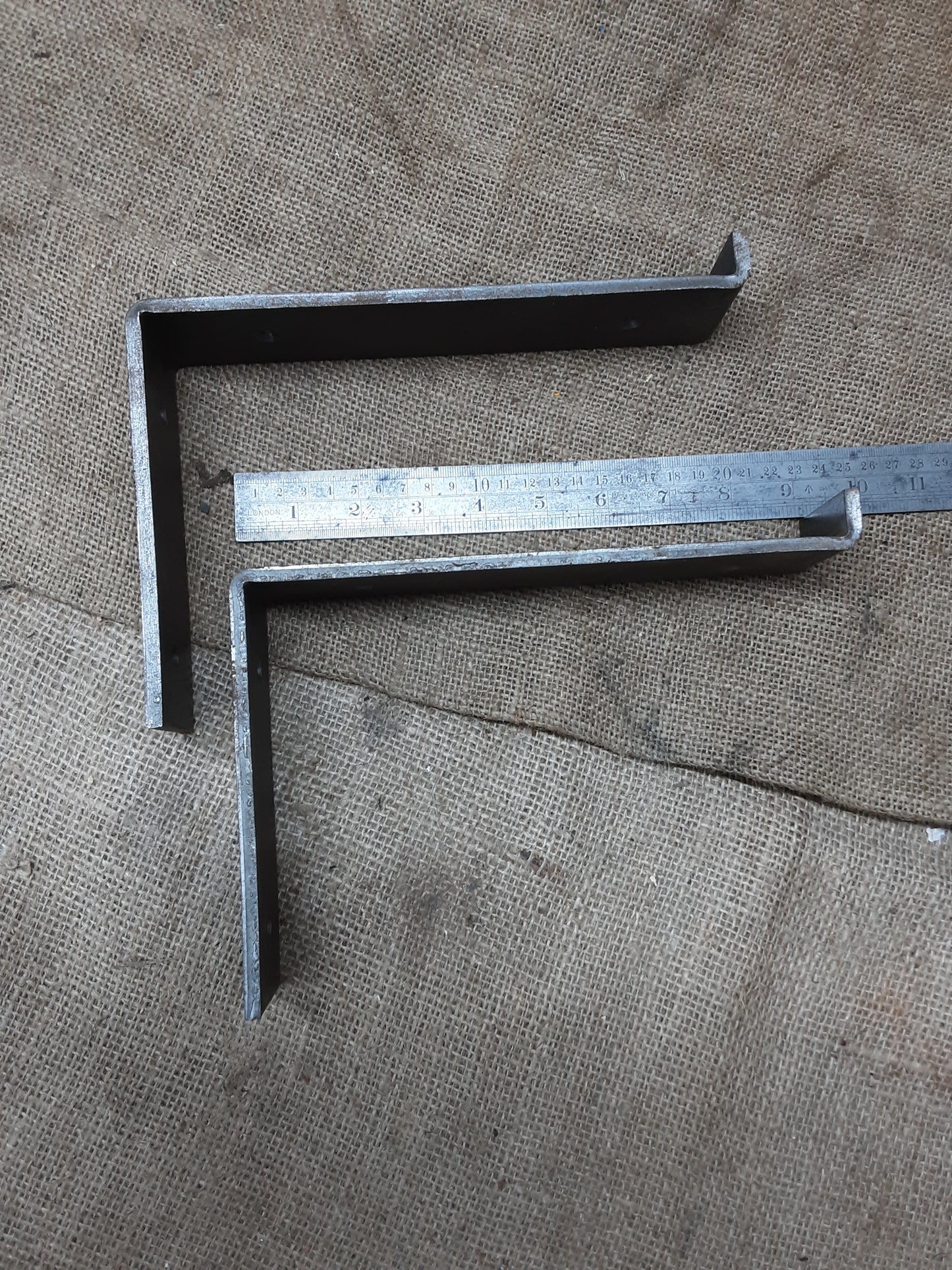 Scaffold Board Shelf Bracket Heavy Duty 9" Lipped