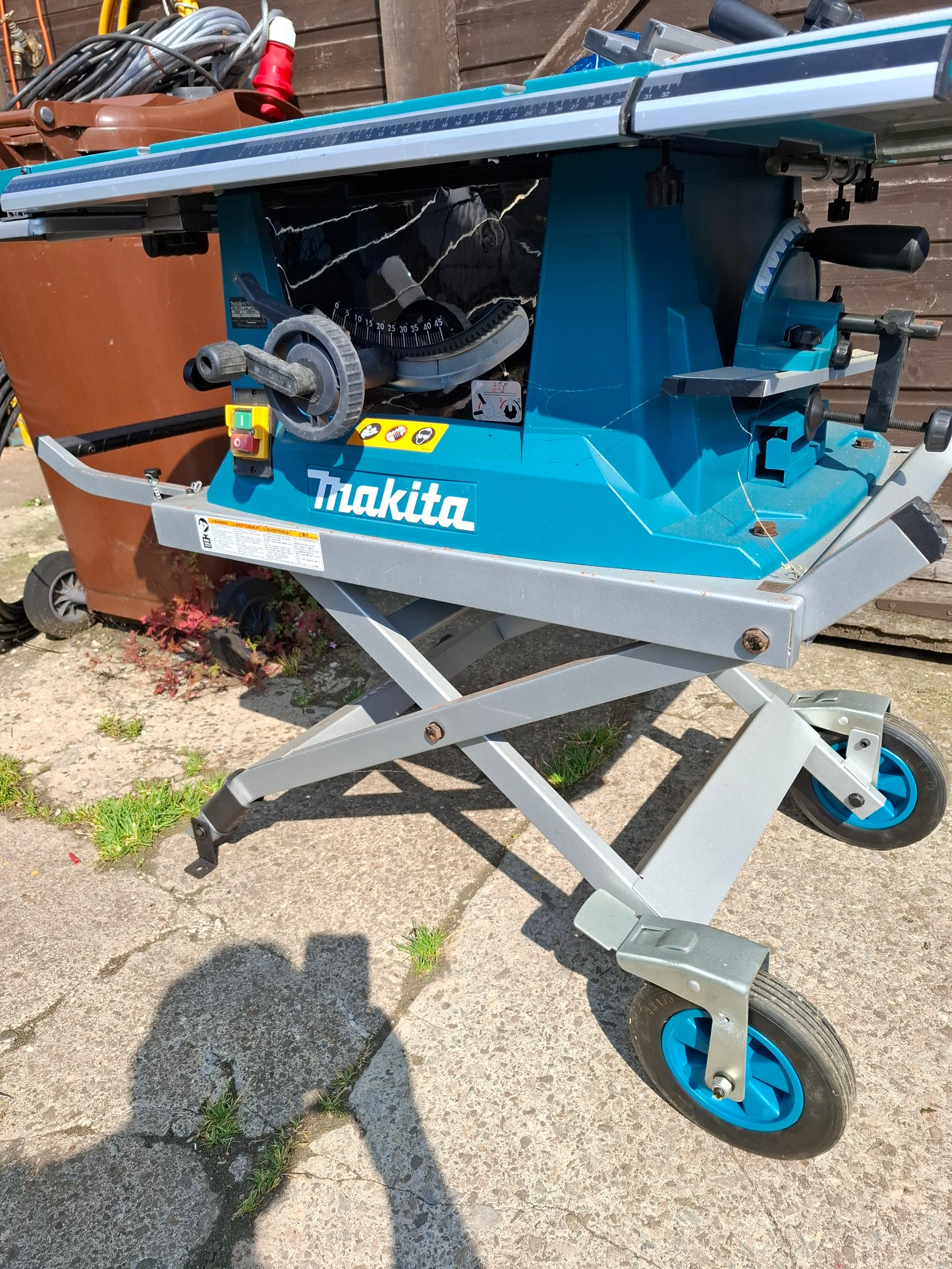 Makita MLT 100 Table Saw
