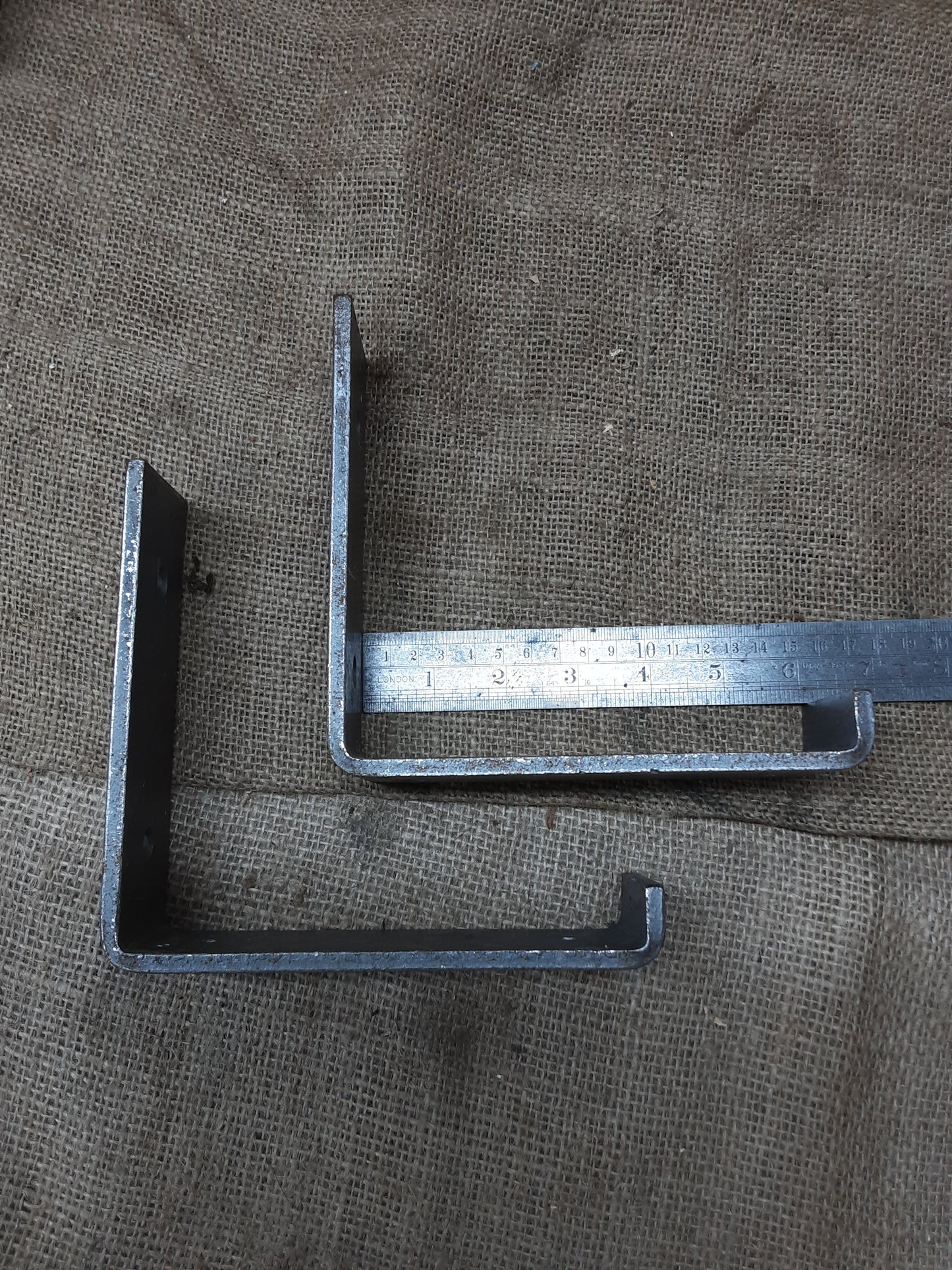 Steel Shelf Bracket Hanging Lipped 6"