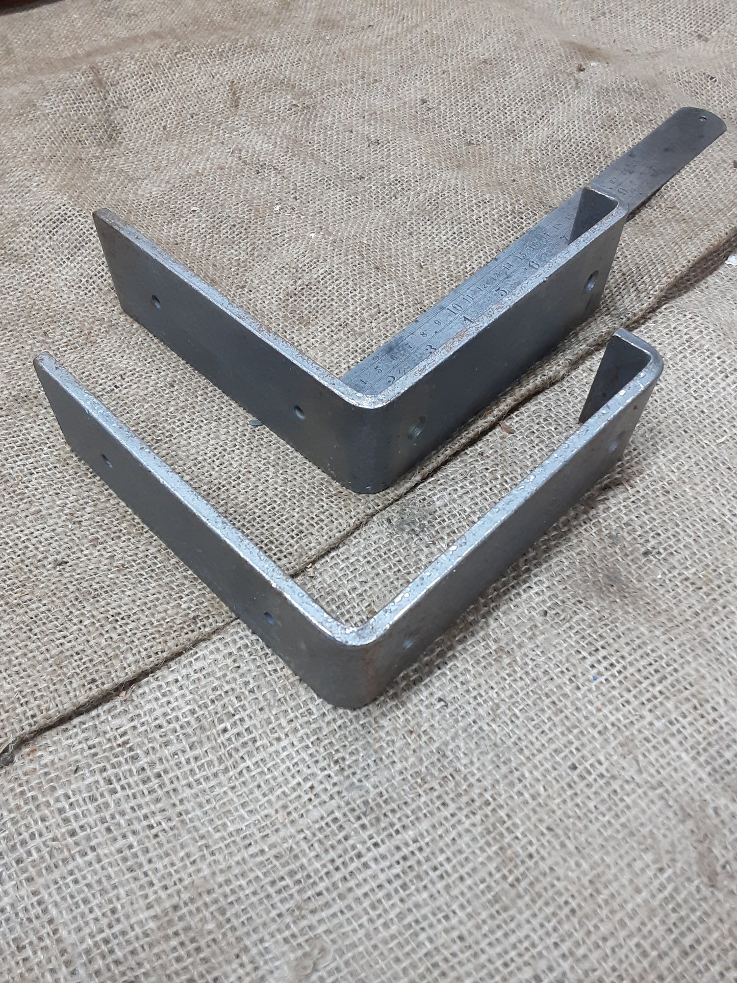 Steel Shelf Bracket Hanging Lipped 6"
