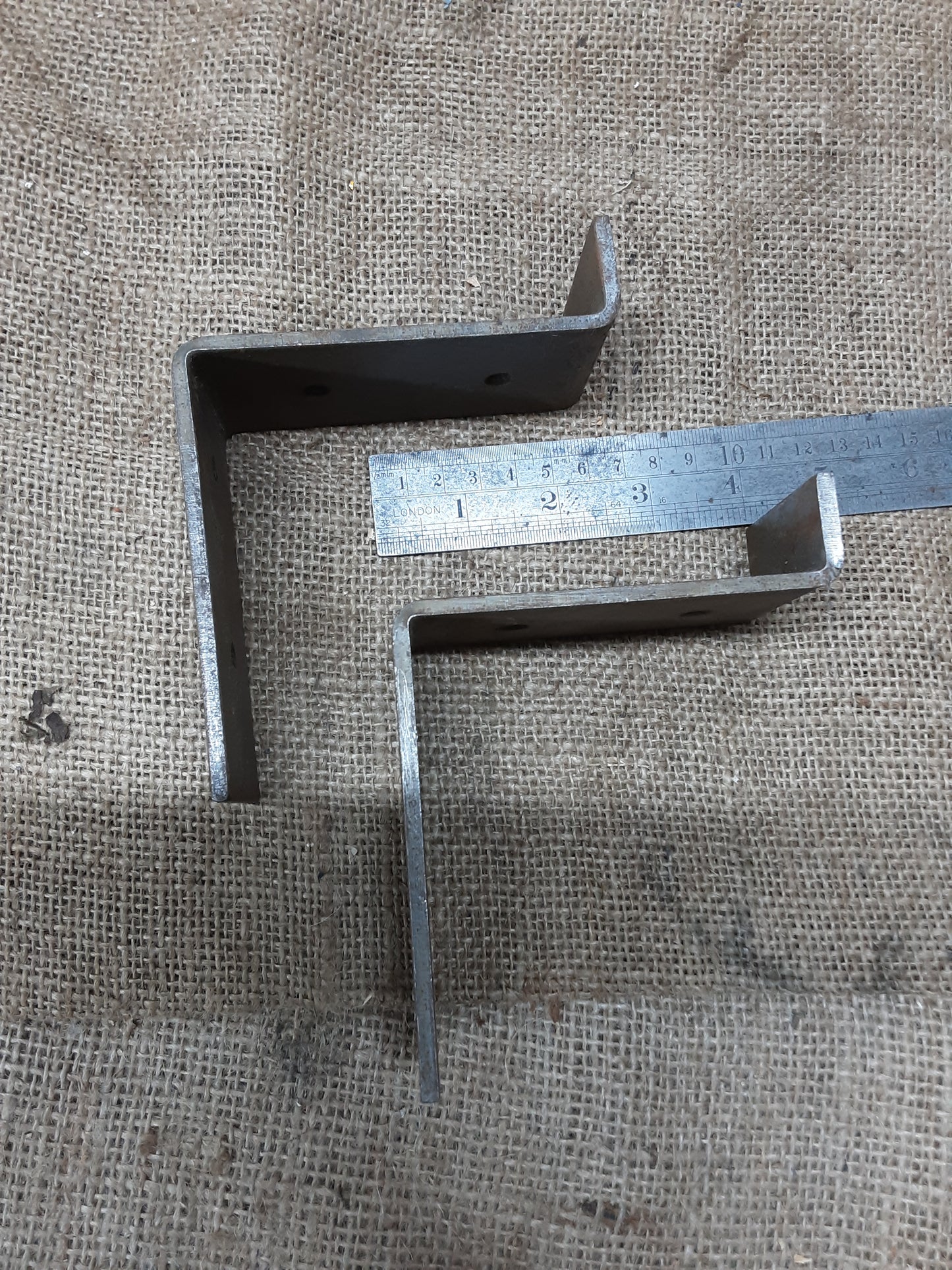 steel Shelf Bracket Lipped 4"