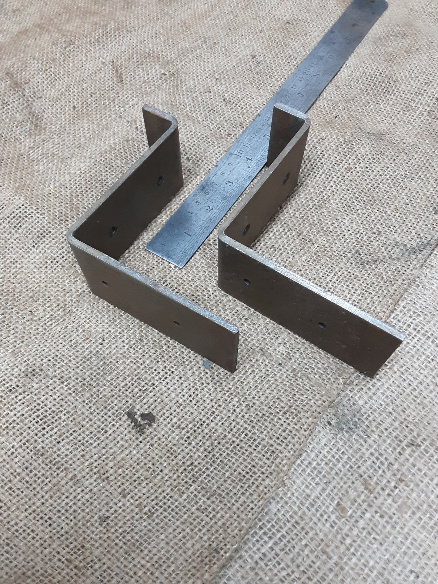 steel Shelf Bracket Lipped 4"