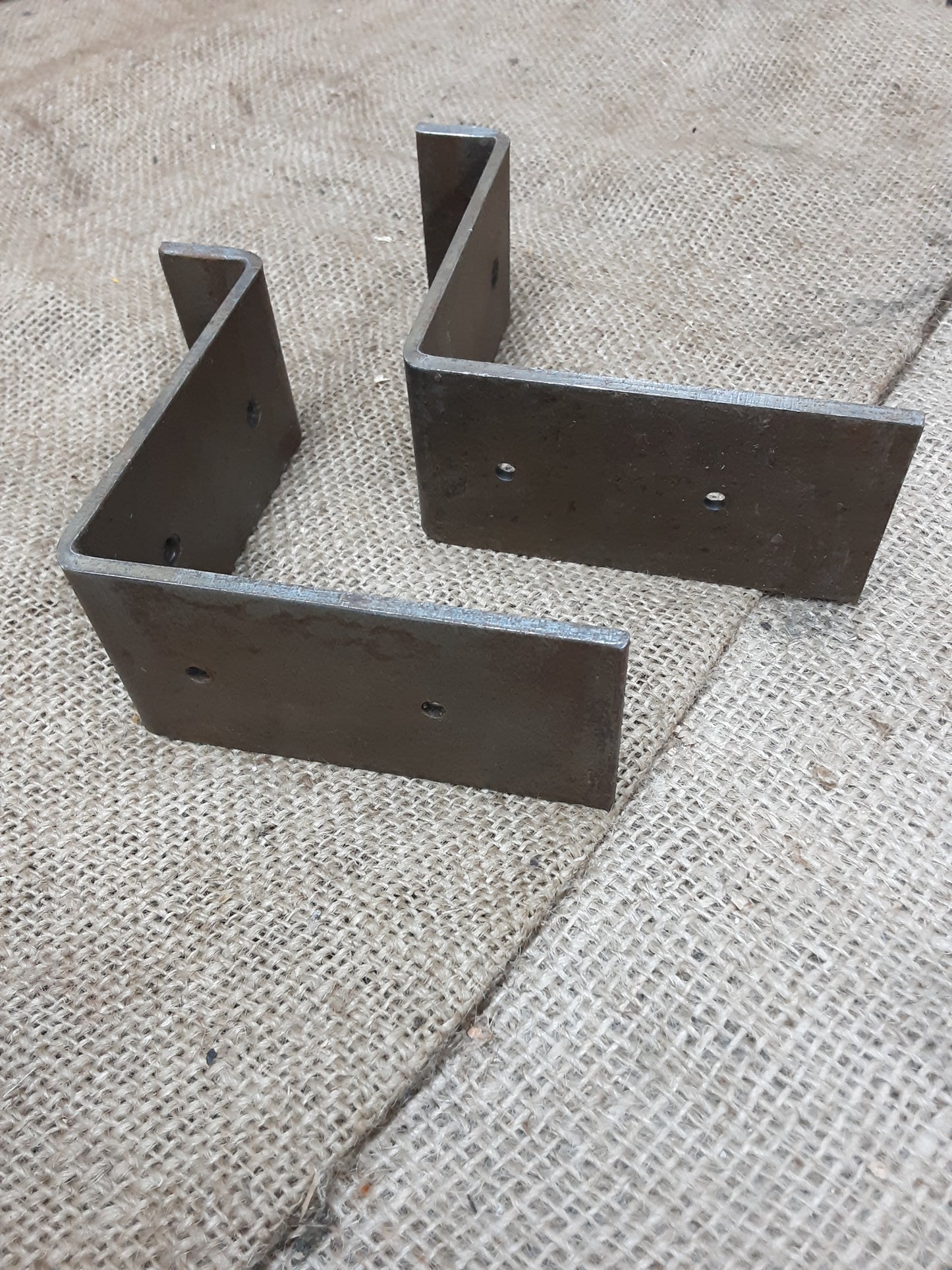 steel Shelf Bracket Lipped 4"